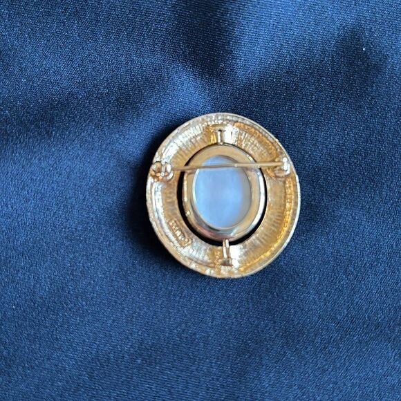 Vintage Avon Brooch Pin Gold Tone Precious Pictures Mourning Spinner‎ Rhinestone - Picture 4 of 7